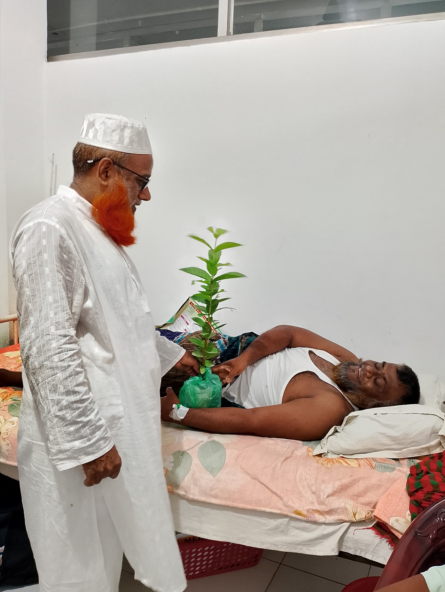 গ্রীন হসপিটাল রোগীদের দিচ্ছে সবুজ উপহার!!!